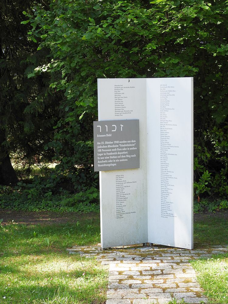 Stele im Park des Friedrichsheims mit den Namen der Gailinger Juden, die am 22.10.40 deportiert wurden Stele im Park des Friedrichsheims mit den Namen der Gailinger Juden, die am 22.10.1940 deportiert wurden